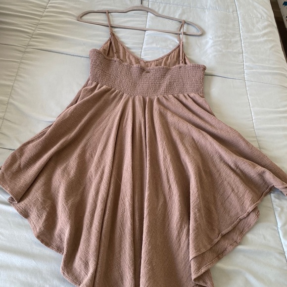 Dresses - Picture 3 of 5